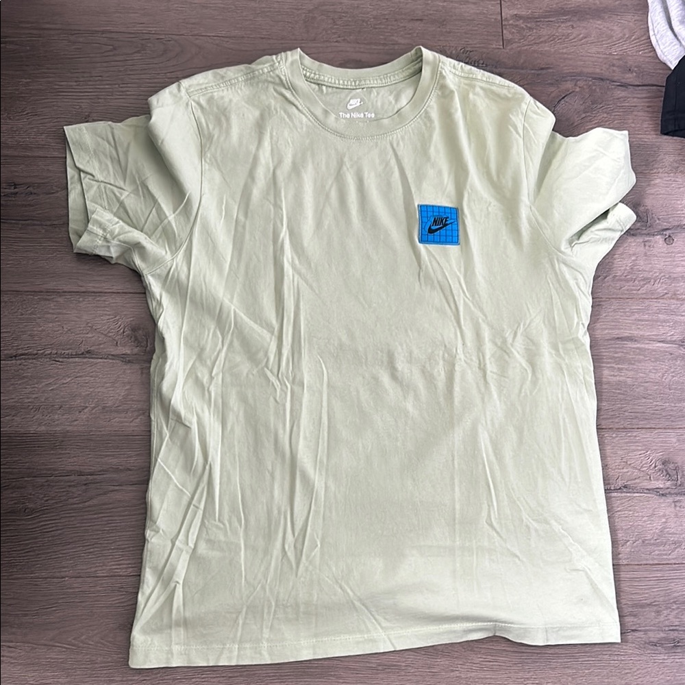 Nike Men's Light Green T-Shirt